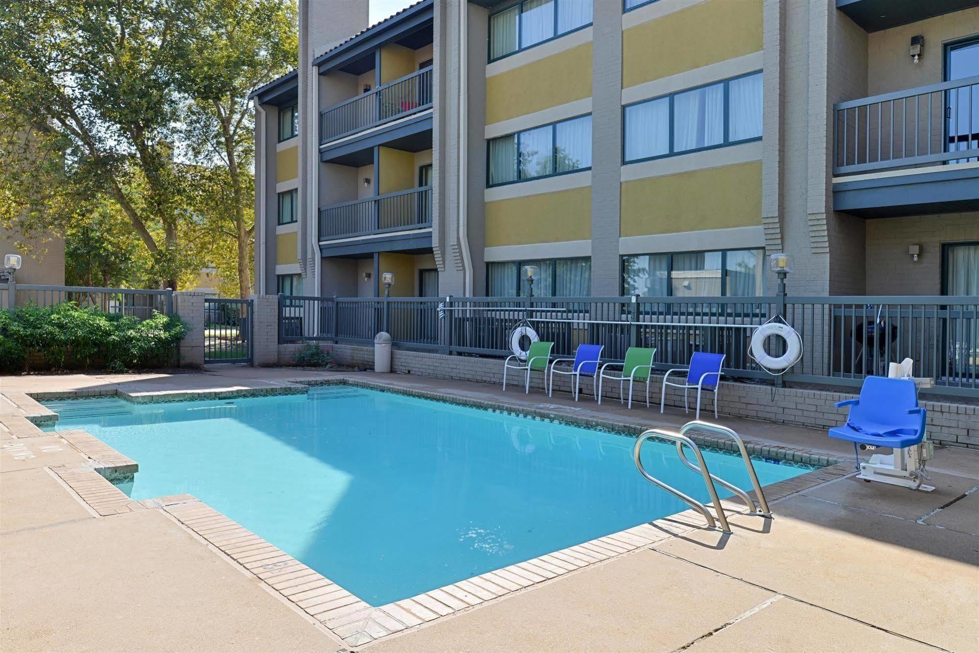 Americas Best Value Inn & Suites Extended Stay - Tulsa Exterior photo